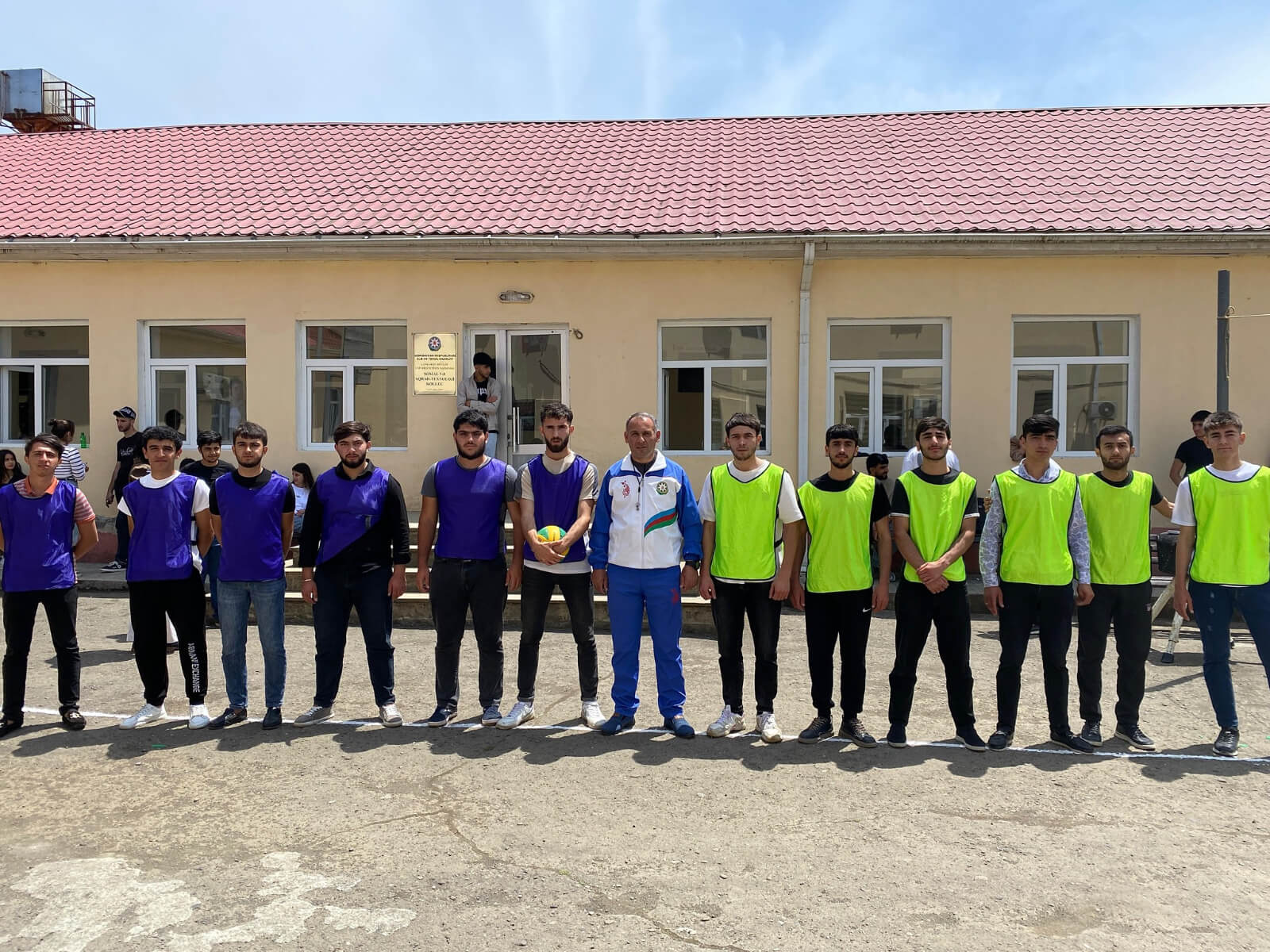 Kollecdə “Voleybol” yarışı keçirildi.