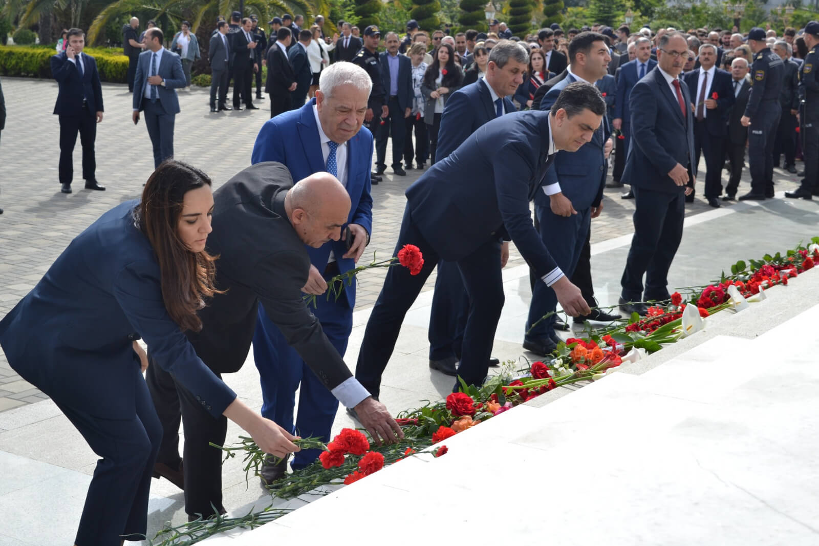 Kollecin  kollektivi Ümummilli Lider Heydər Əliyevin abidəsini ziyarət etmişdir.