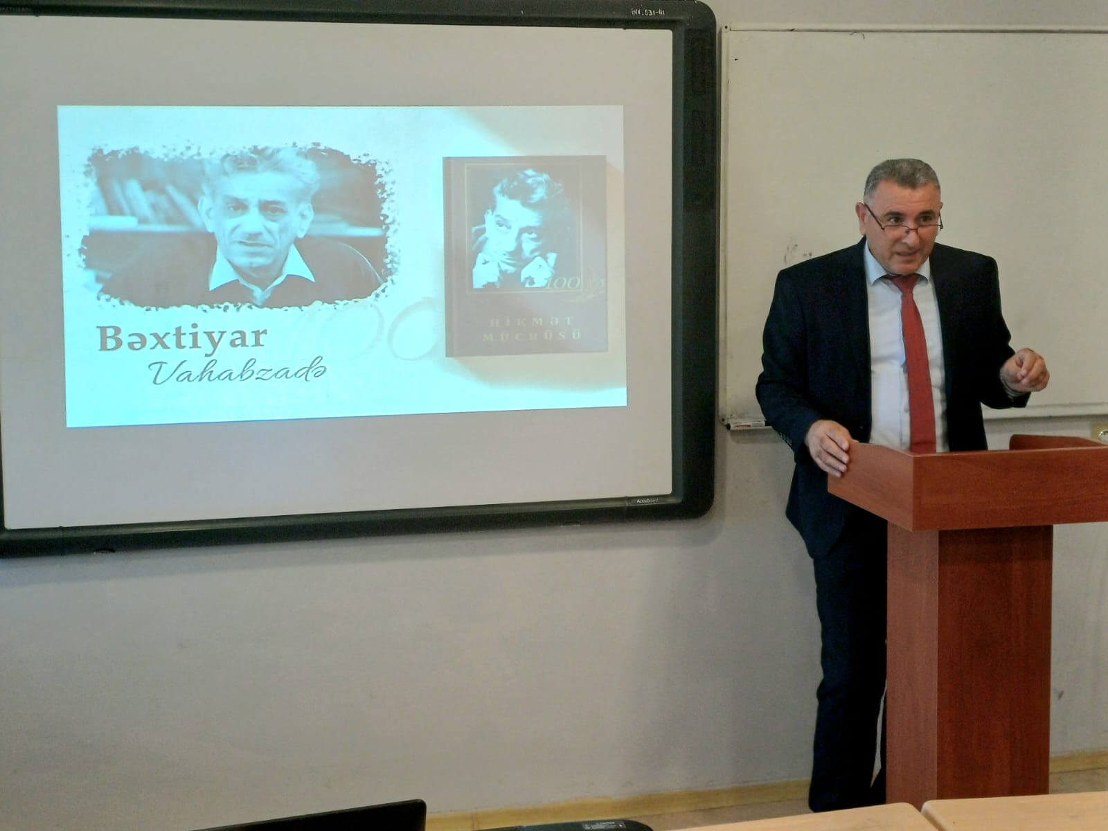 Kollecdə Bəxtiyar Vahabzadənin 100 illiyinə həsr olunmuş ustad dərs keçirildi.