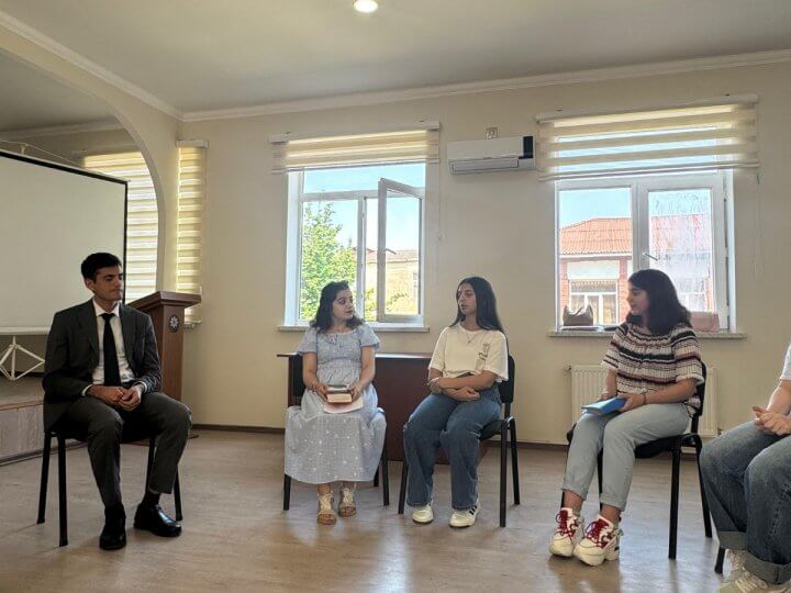 Kollecdə tələbələrdən ibarət  “Kitab Klubun”un üzvlərinin növbəti maraqlı müzakirəsi baş tutdu.