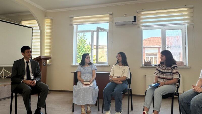 Kollecdə tələbələrdən ibarət  “Kitab Klubun”un üzvlərinin növbəti maraqlı müzakirəsi baş tutdu.