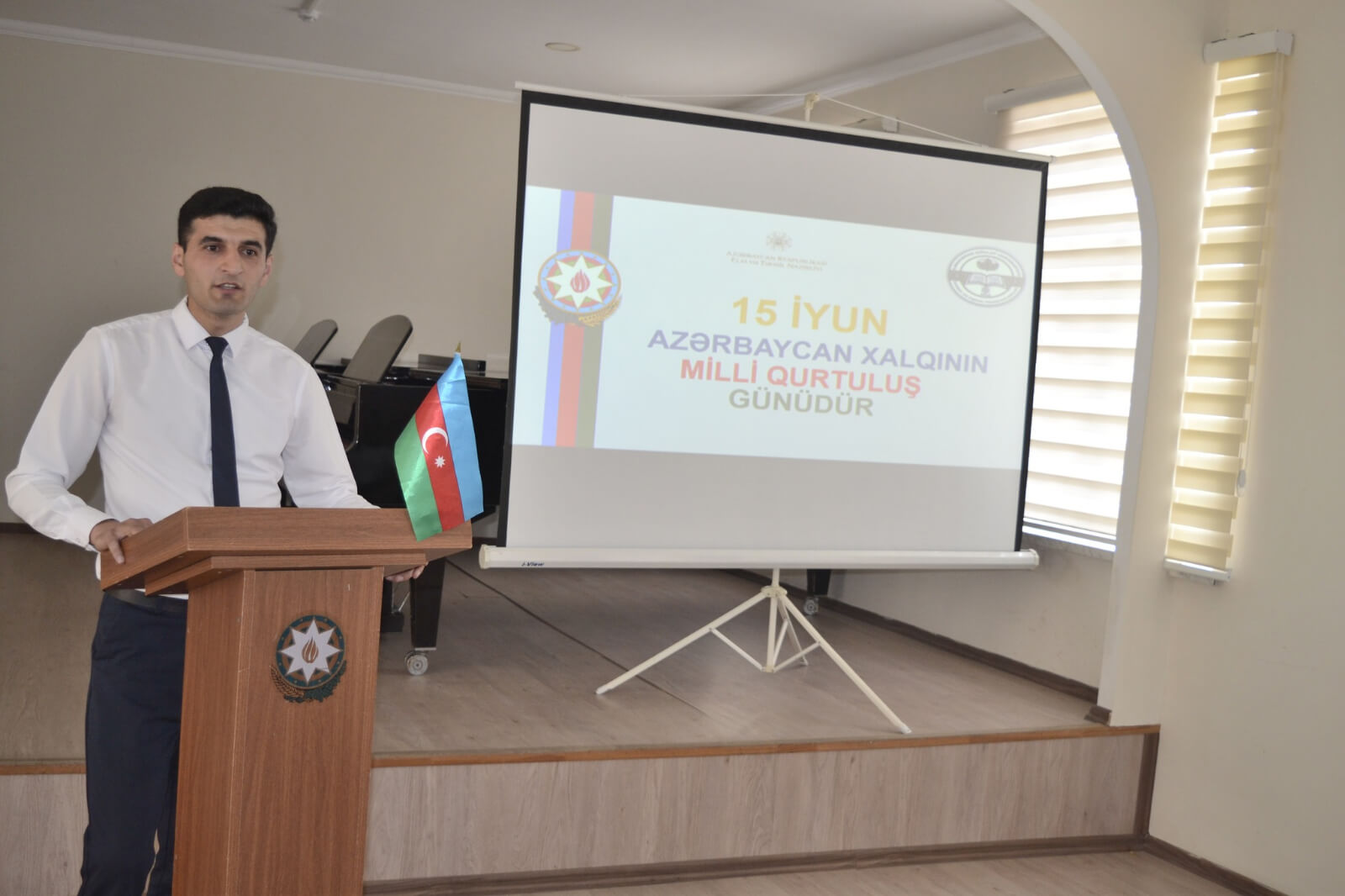 Kollecdə  “15 İyun – Milli Qurtuluş Günü” mövzusunda tədbir keçirildi.