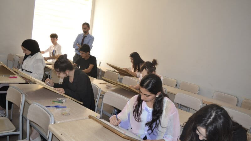 Kollecdə yaz semestrinin imtahan sessiyası davam edir.