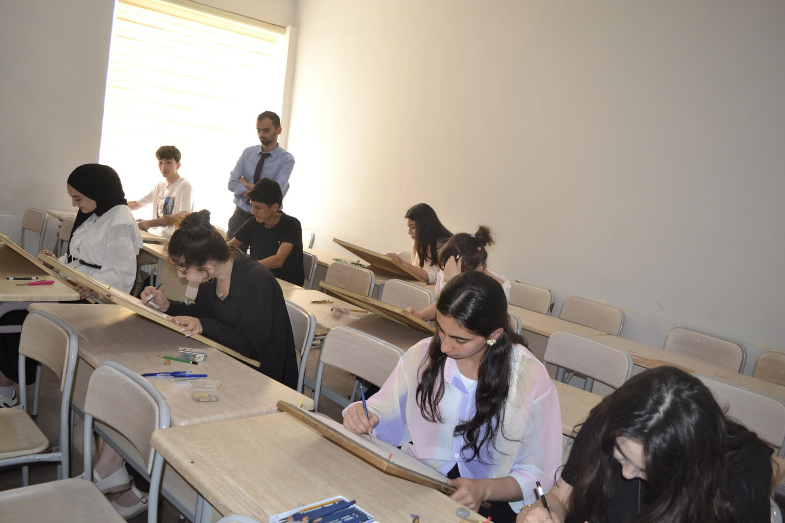 Kollecdə yaz semestrinin imtahan sessiyası davam edir.