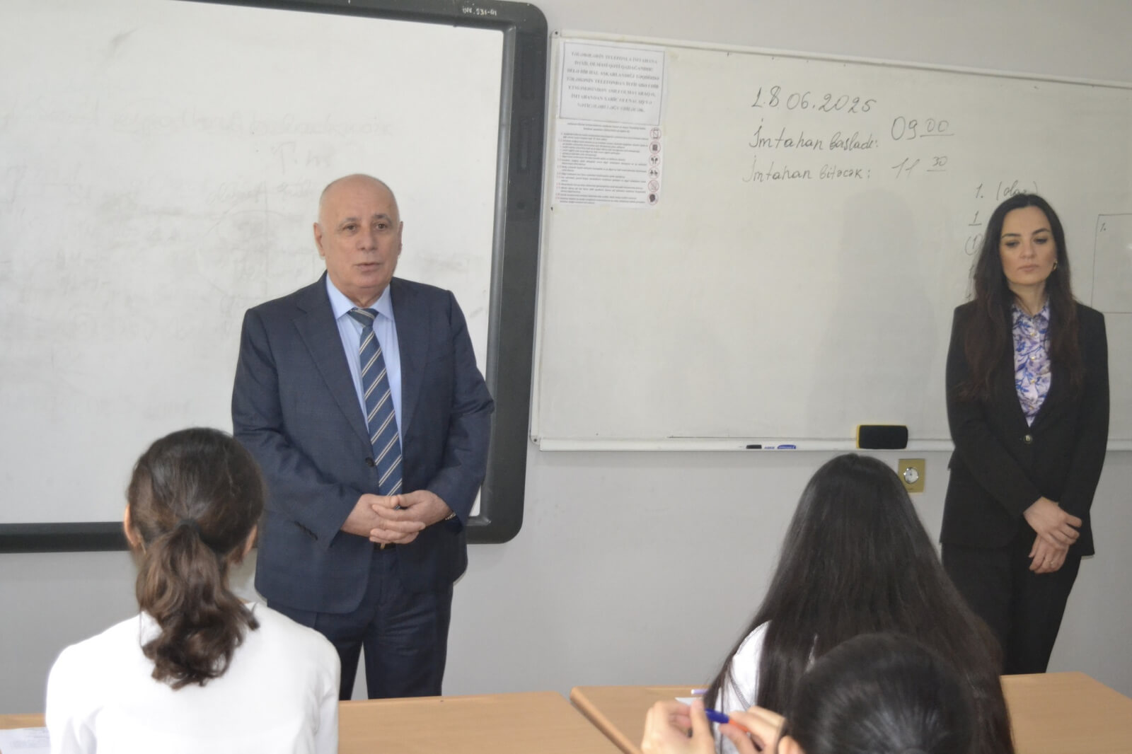 Kollecdə  imtahan sessiyası davam edir.