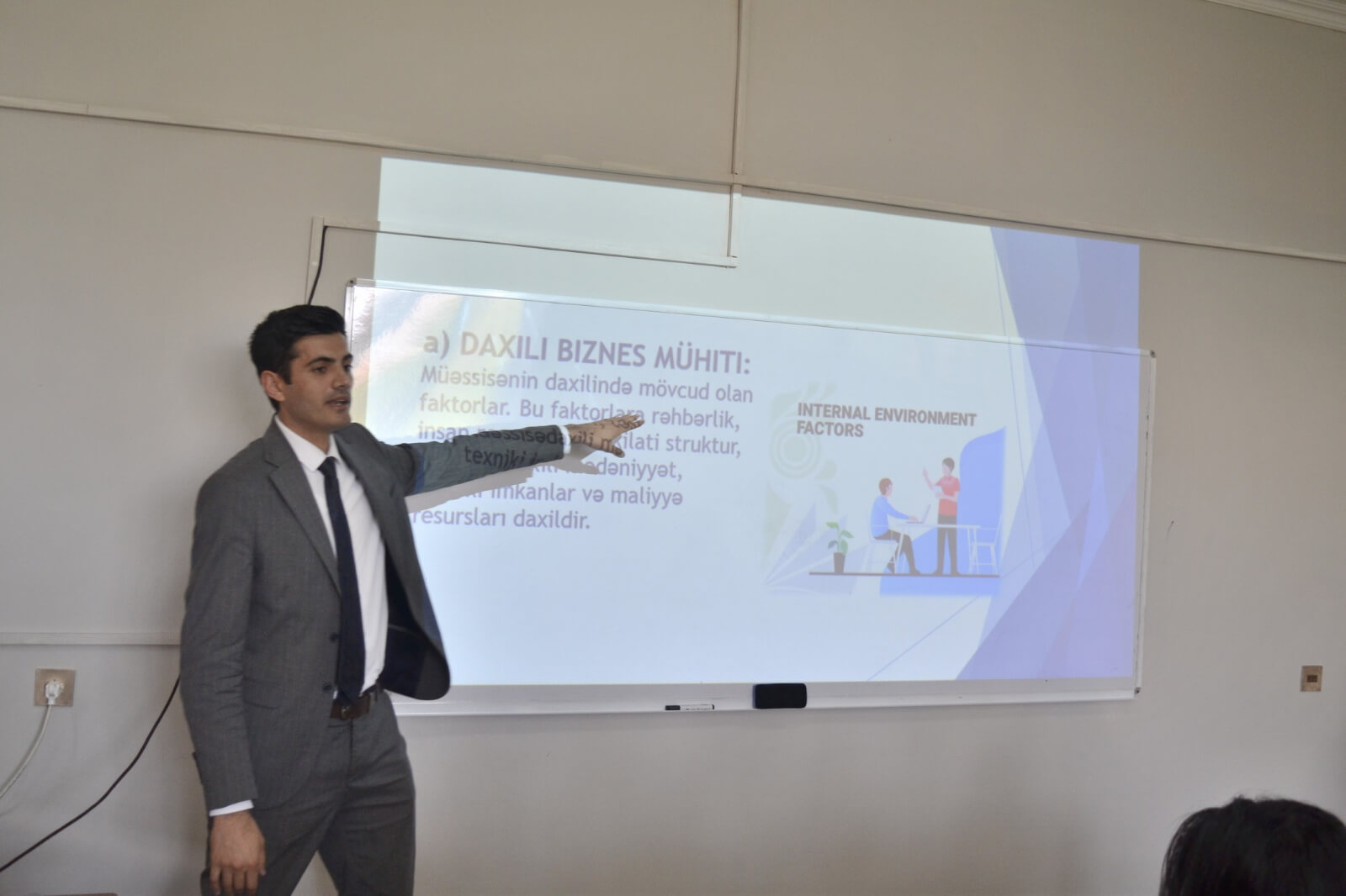 Kollecdə  “Biznes muhiti” mövzusunda tədbir keçirildi.