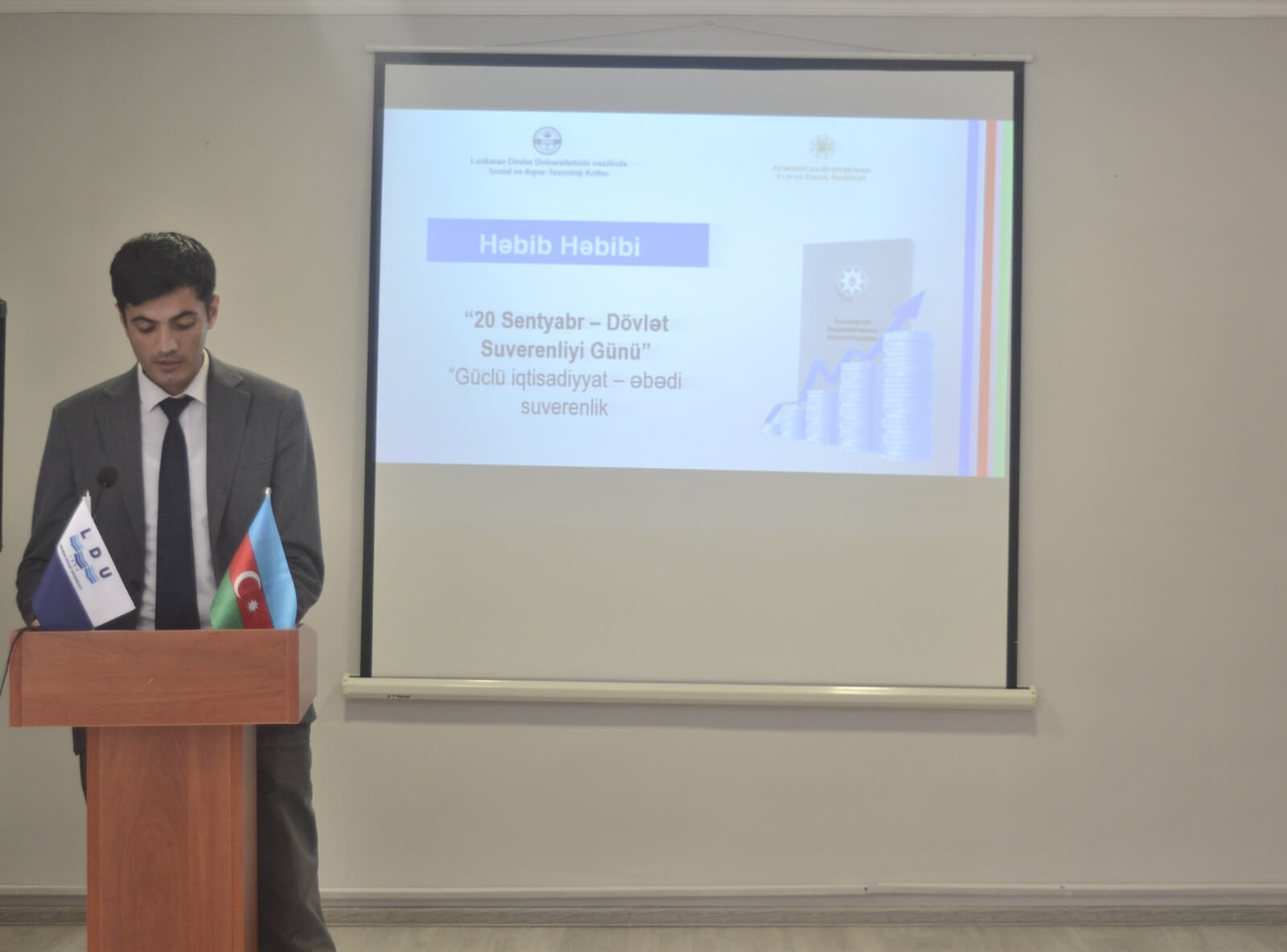Kollecdə “Konstitusiya və suverenlik ili”nə həsr olunmuş  “20 sentyabr Dövlət Suverenliyi Günü” mövzusunda tədbir keçirildi.