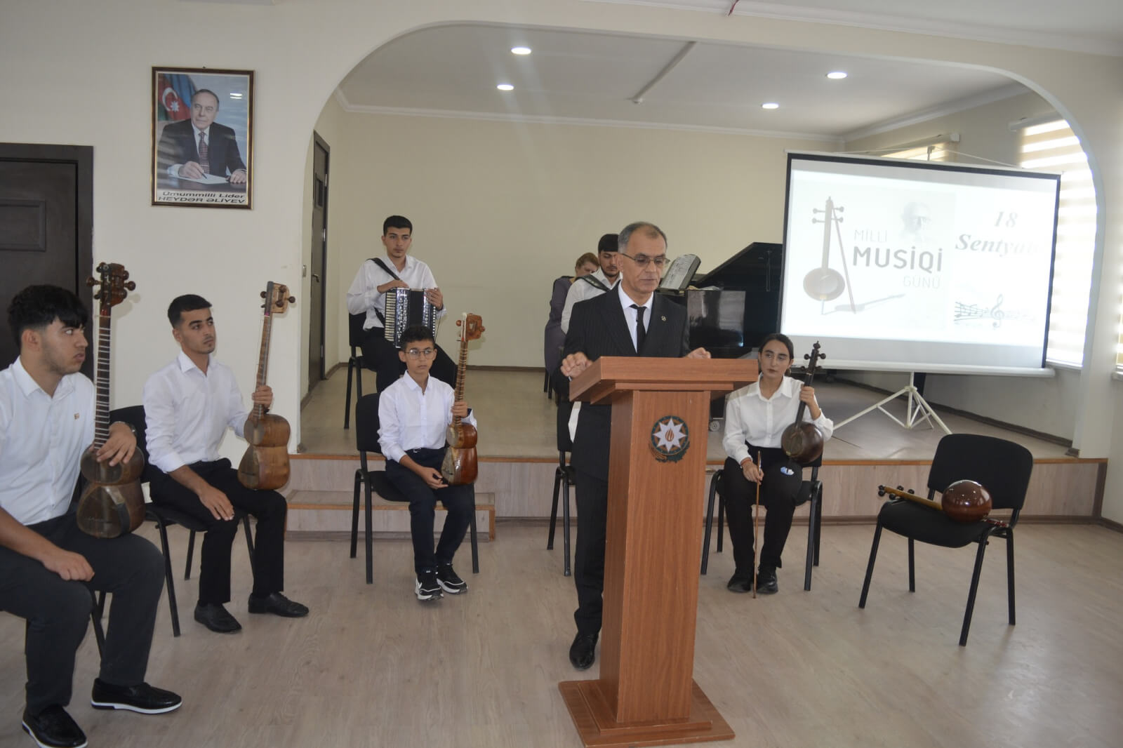 Kollecdə “Milli Musiqi Günü” qeyd olundu.