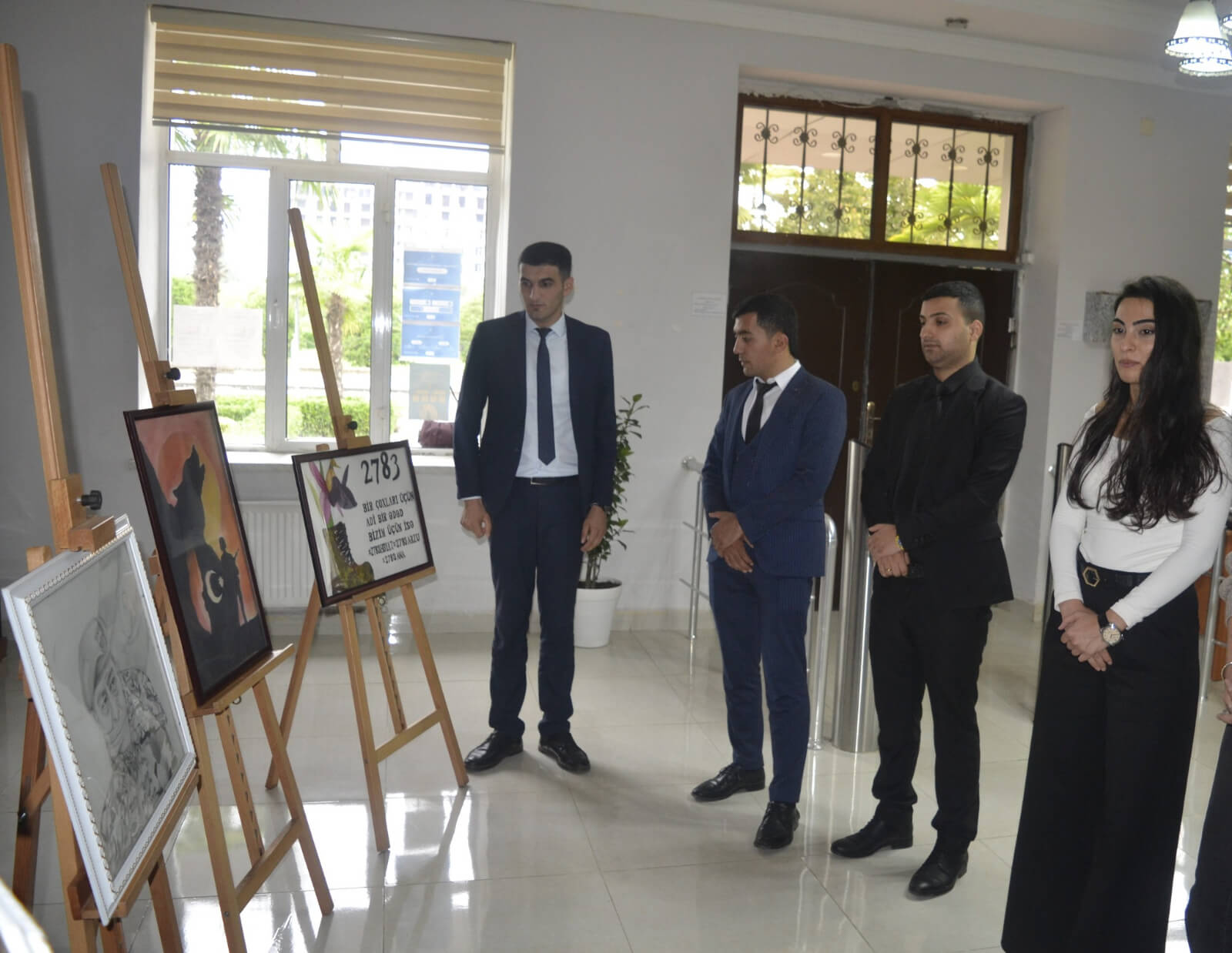 Lənkəran Dövlət Universitetinin nəzdində Sosial və Aqrar-Texnoloji Kollecdə “Anım günü”nə həsr olunmuş “Dizayn (interyer üzrə)” ixtisasının II tədris ili tələbələrinin əl işlərindən ibarət sərgi təşkil olunmuşdur.