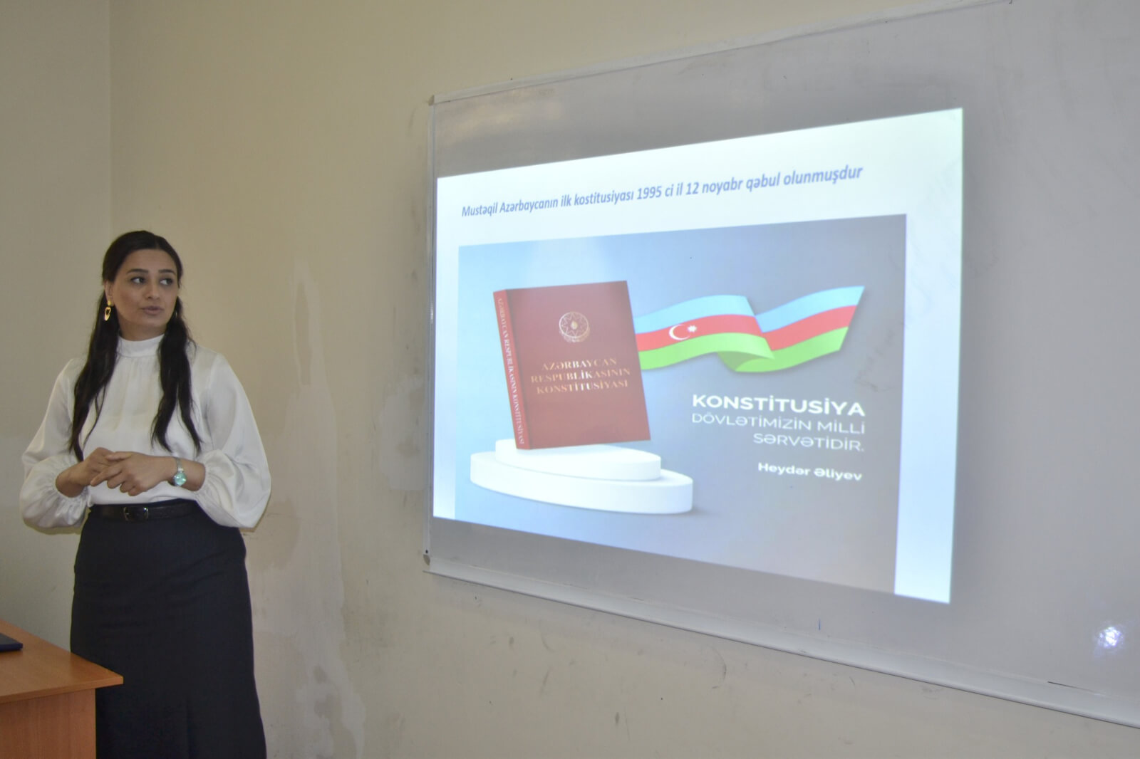 Kollecdə “Konstitusiya günü” ilə əlaqədar xüsusi dərs keçirildi.