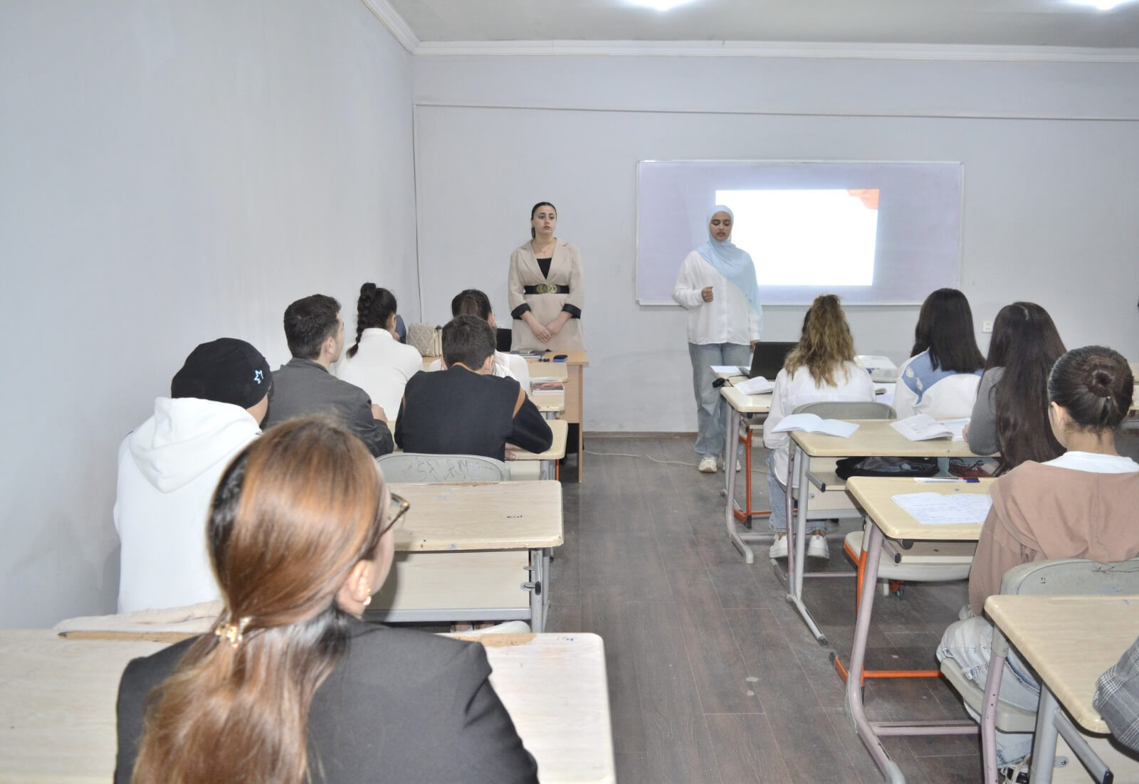 Kollecdə Bəxtiyar Vahabzadənin 100 illiyinə həsr olunmuş ədəbi-bədii gecə keçirildi.