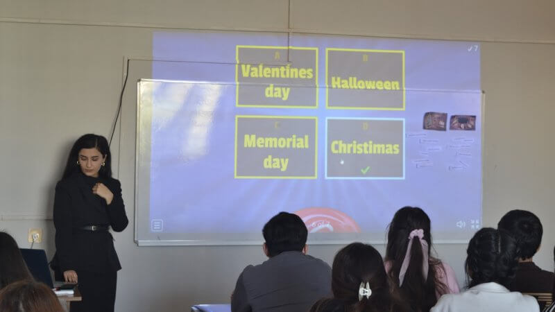 Kollecdə “Conversation club” təşkil olunub.