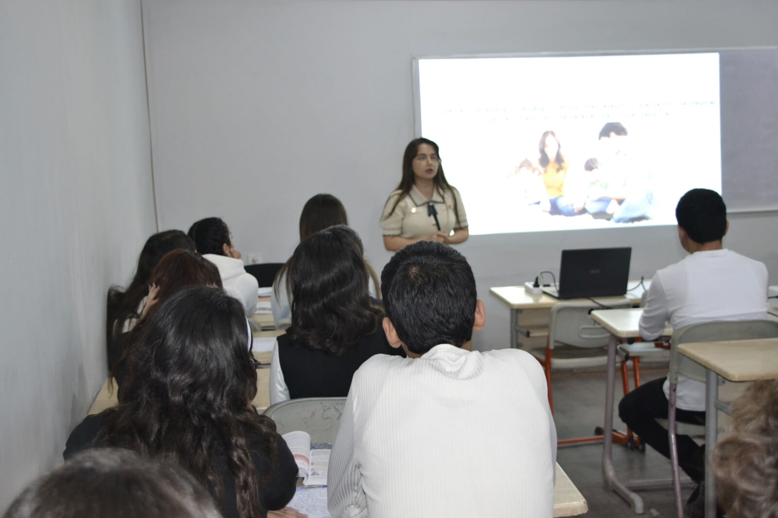 Kollecdə “Uşaq Hüquqları Aylığı” çərçivəsində “Uşaq Hüquqları —Gələcəyin Təminatı” adlı tədbir keçirildi.