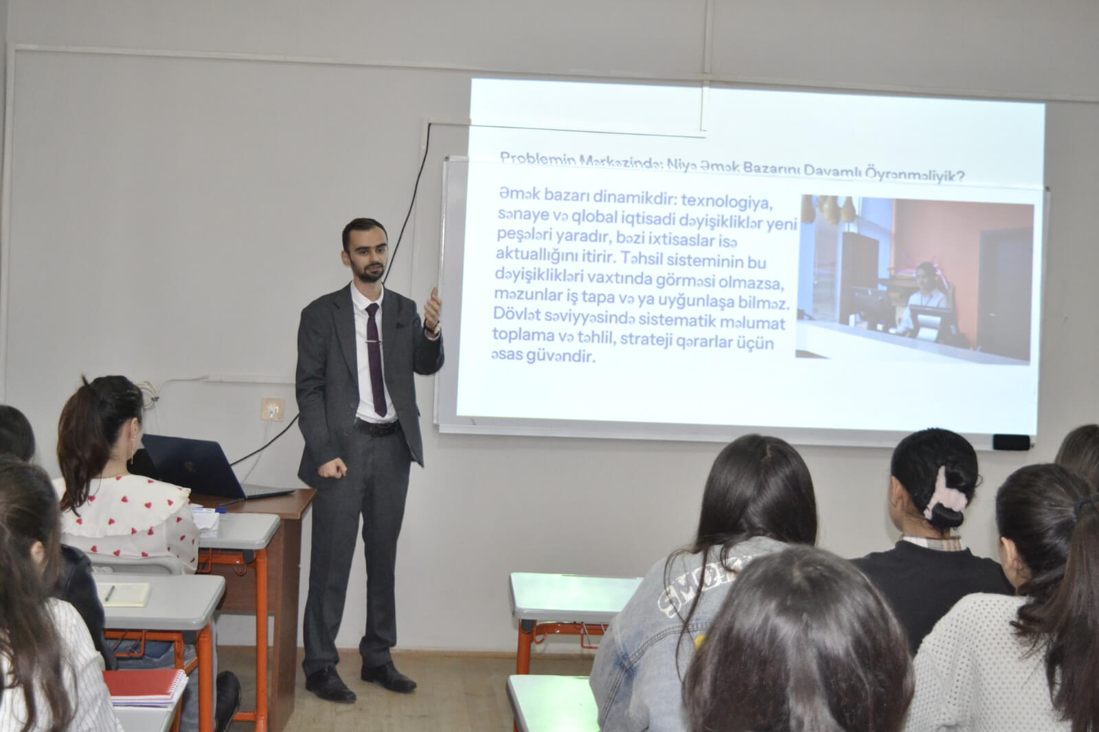 Kollecdə Dövlət proqramlarına uyğun olaraq “Əmək bazarının mütəmadi öyrənilməsi sisteminin yaradılması və tətbiqi” mövzusunda tədbir keçirildi.