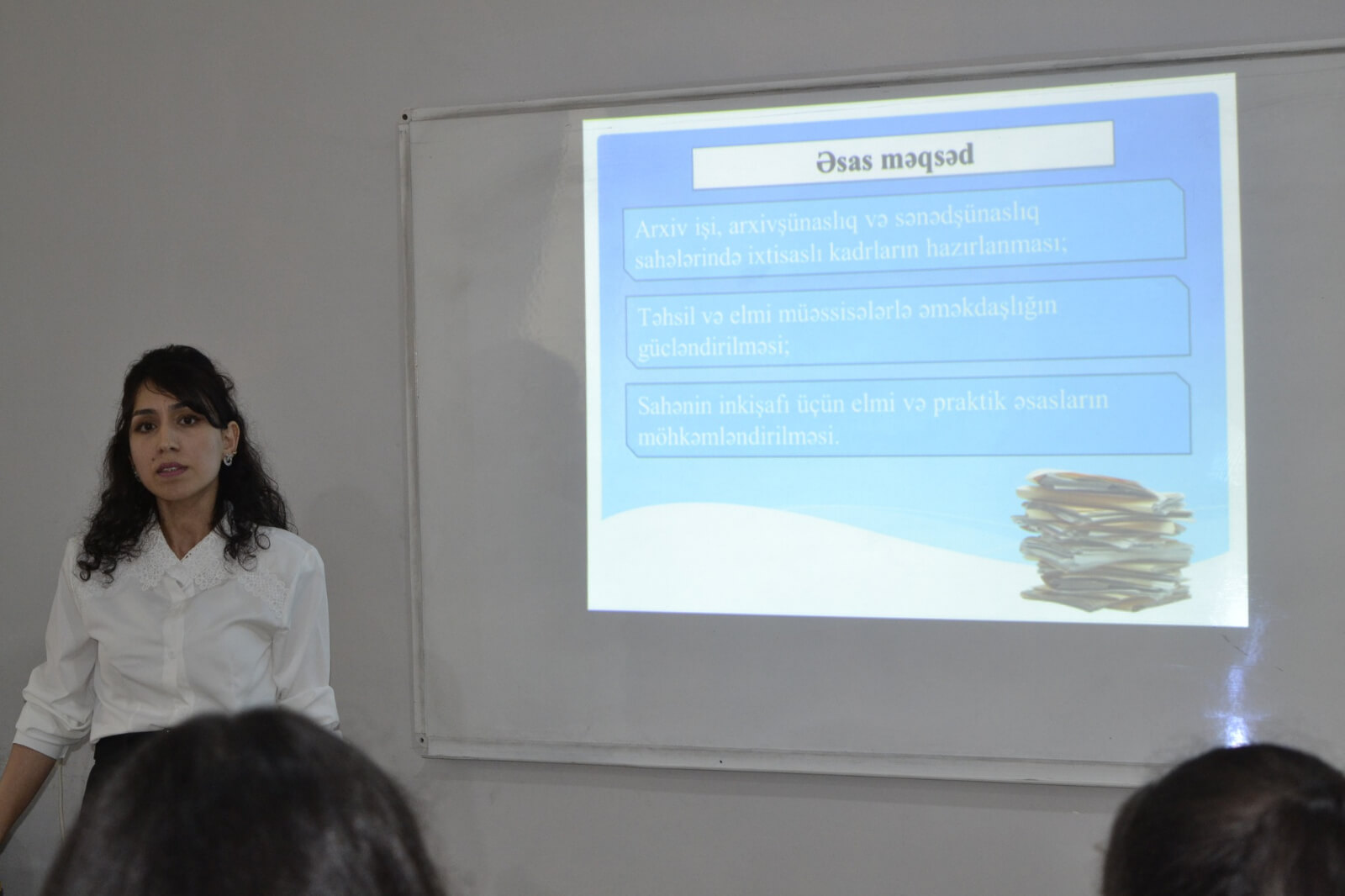 Kollecdə Dövlət proqramlarına uyğun olaraq “Arxiv işi, arxivşünaslıq, sənədşünaslıq sahələri üzrə ixtisaslı kadrların hazırlanması üçün təhsil və elmi müəssisələrlə qarşılıqlı əməkdaşlığın genişləndirilməsi” mövzusunda tədbir keçirildi.