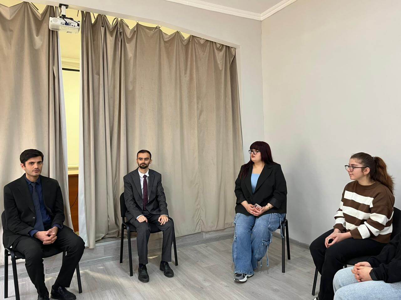 Kollecdə “Kitab Klubu”nun növbəti görüşü keçirilib.