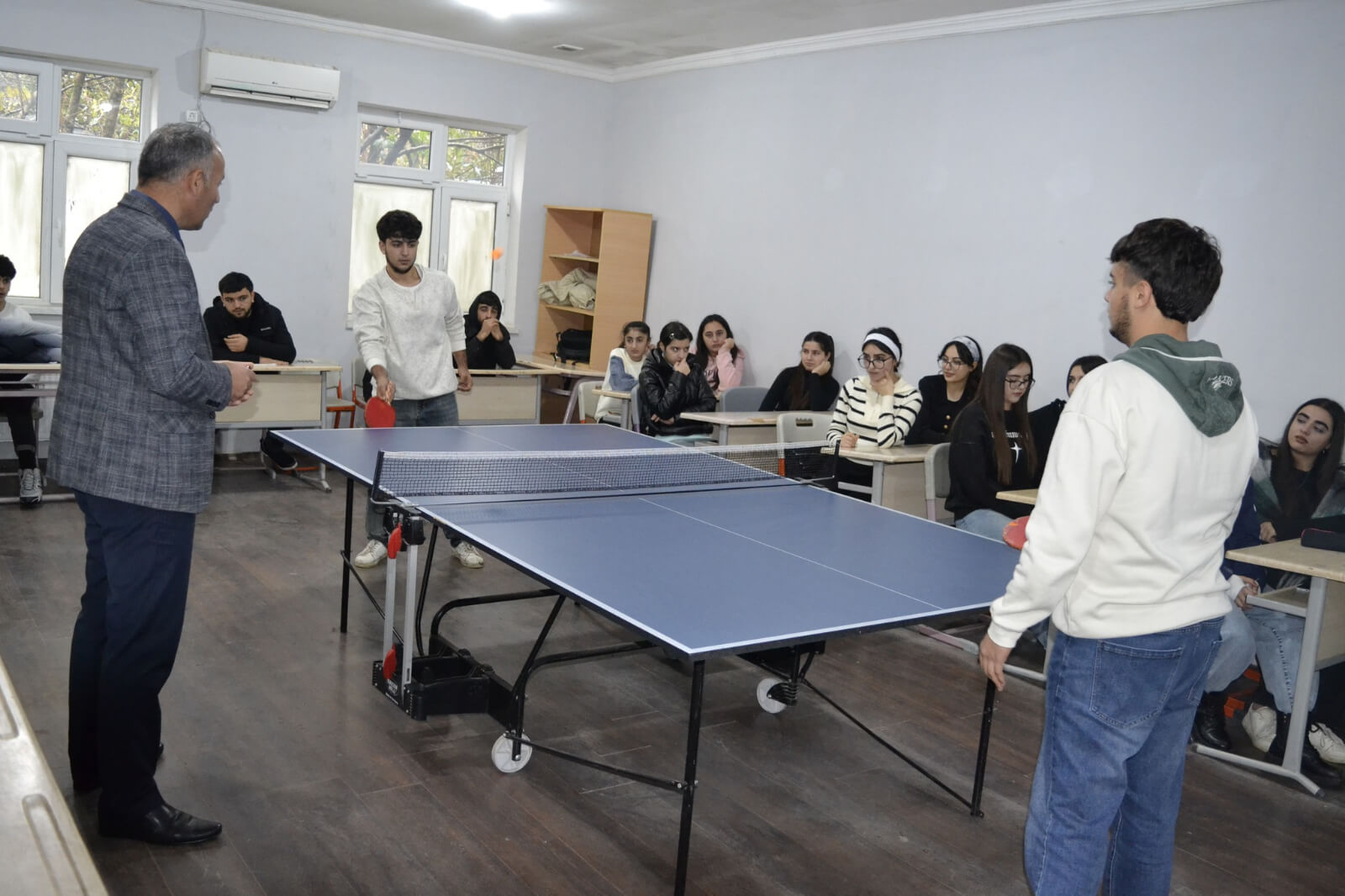 Kollecdə stolüstü tennis idman növü üzrə yarış  keçirildi.