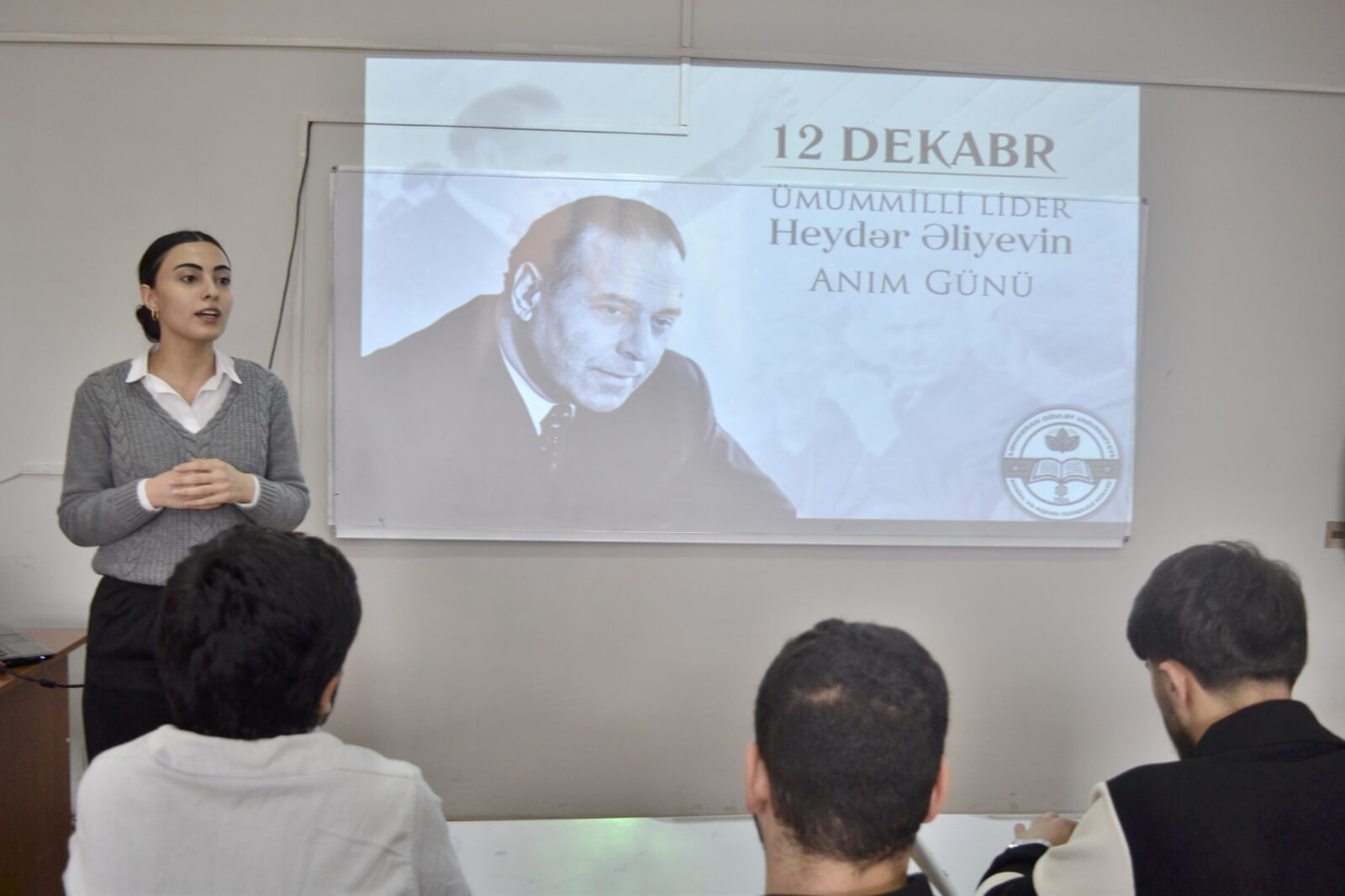 Kollecdə “Ümummilli lider Heydər Əliyevin anım günü”nə həsr olunmuş xüsusi dərs keçirildi.