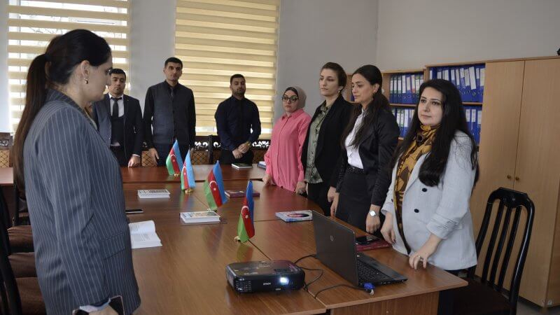 Kollecdə Ümummilli lider Heydər Əliyevin anım günü ilə əlaqədar dəyirmi masa təşkil olundu.