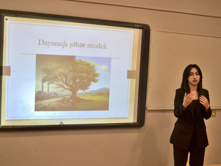 Kollecdə “Dayanıqlı şəhər modeli” mövzusunda seminar keçirildi.