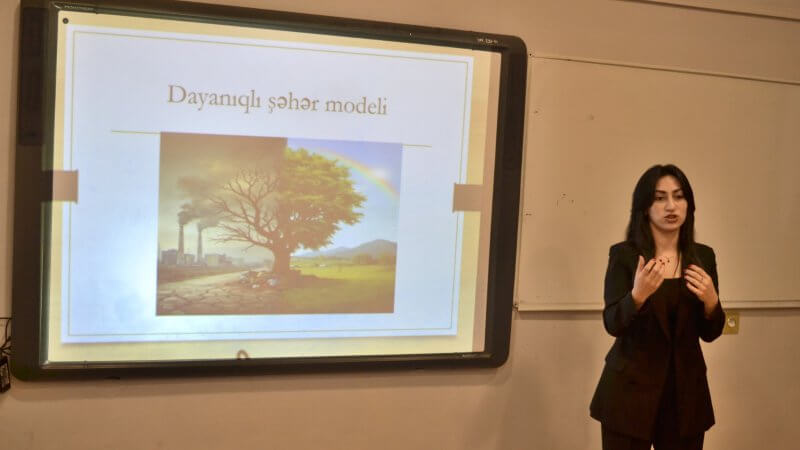 Kollecdə “Dayanıqlı şəhər modeli” mövzusunda seminar keçirildi.